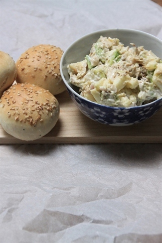 Frisse makreelsalade met avocado en appel