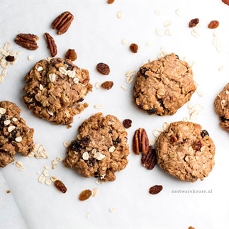 Knapperige havermoutkoekjes met pecan en rozijnen