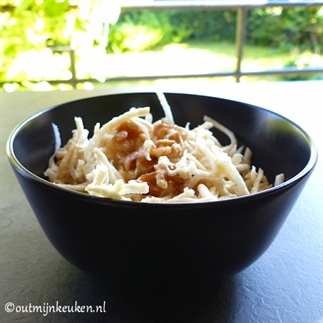 Knolselderij salade met venkel en walnoot