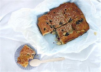 Kokoscake met blauwe bessen