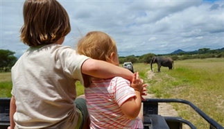 Met kinderen in Afrika