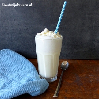Milkshake vanille met vanille slagroom