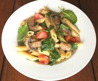 Pasta Funghi met spinazie en tomaat