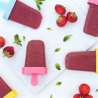 Recept // Zelfgemaakte aardbeienijsjes met munt