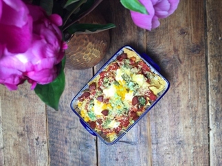 Smeuïge nacho's met chorizo, paprika en avocado