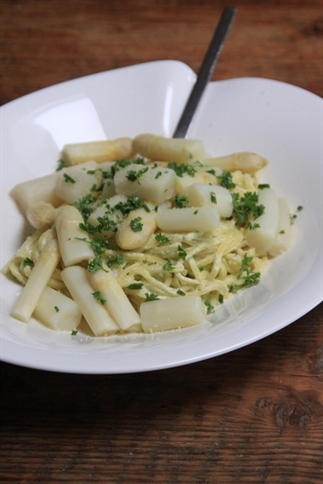 Spaghetti met asperges en geitenkaas
