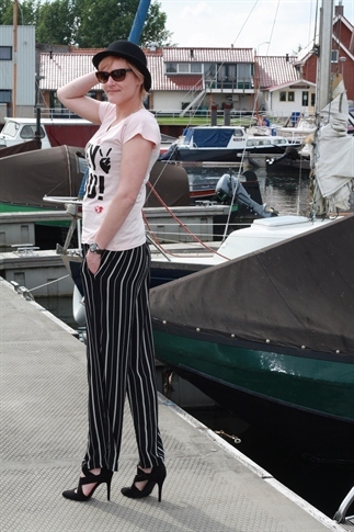 Zomerse outfit met bolhoed