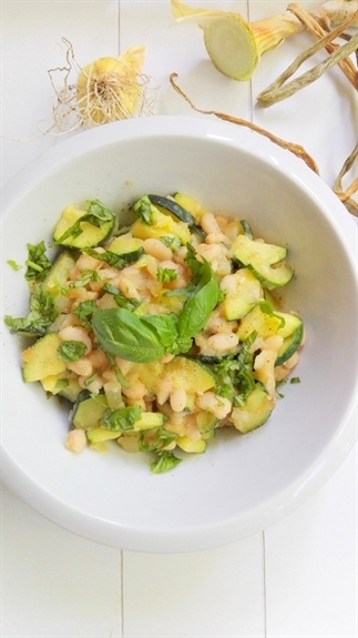 Courgette met witte bonen en ui