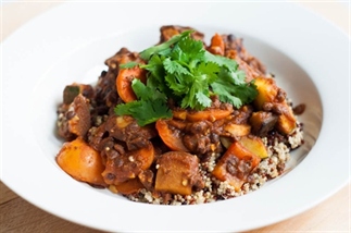 Marrokaanse groenteschotel met linzen en quinoa