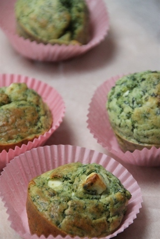 Muffins met spinazie en feta