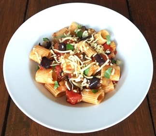 Pasta alla Norma met geraspte kaas