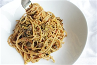 Vega-dag: Mungbonen met spaghetti en tomatensaus