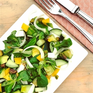 Zomer salade met mango, feta en avocado