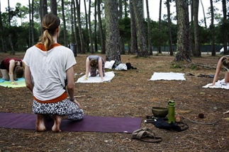5 redenen om yogales te nemen op surfcamp