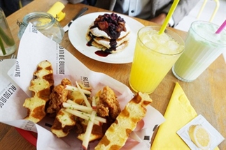 LUNCHEN BIJ LUNCHROOM “ALTIJD IN DE BUURT”