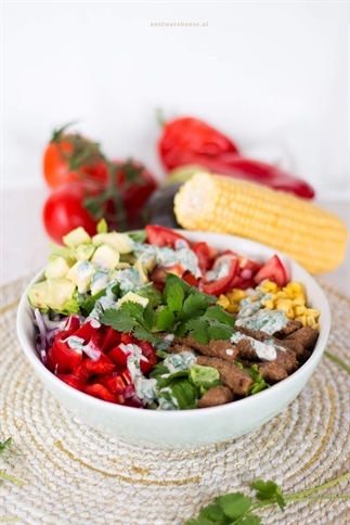 Mexicaanse salade met mais en biefreepjes