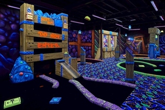 Slecht weer? Ga voor een potje Glowgolf!