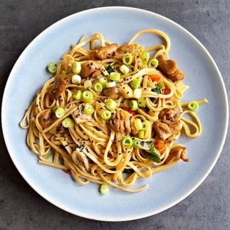 Teriyaki noodles met kip