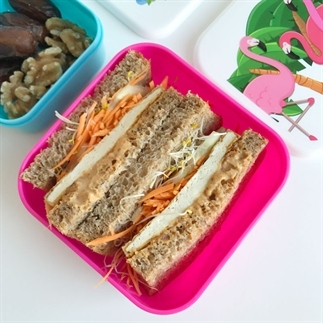 Tofu saté sandwich