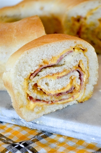 Tortano - gevuld Italiaans brood
