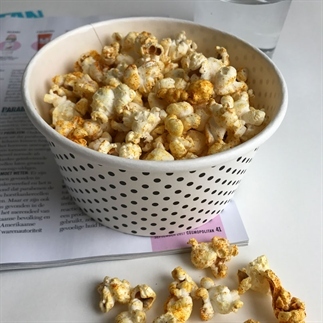 Vegan popcorn met kaassmaak