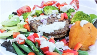 Veggiebowl met komijn yoghurtsaus