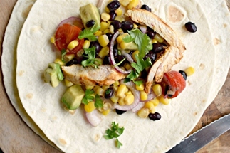 kip tortilla's met bonen en mais