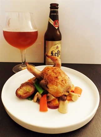 Kwartel bereid in bier met verse groenten